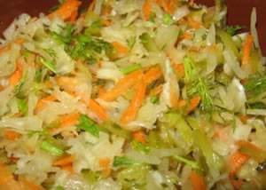 Салат картофельный с огурцами и капустой