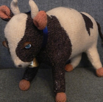 Вязанный символ наступающего нового 2009 года - корова или бык